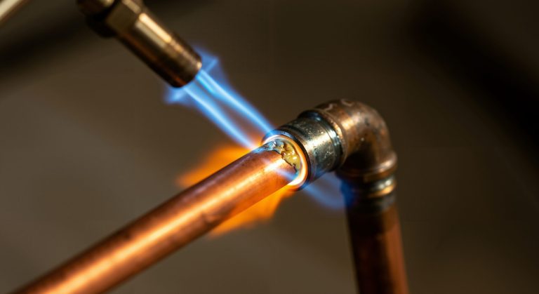 Löten von Metallteilen mit offener Flamme