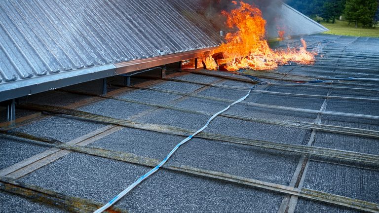 Brand eines Flachdaches